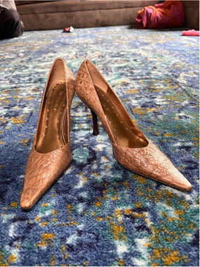 BCB Girls Bronze Gold Patterned Pointed Toe Heels